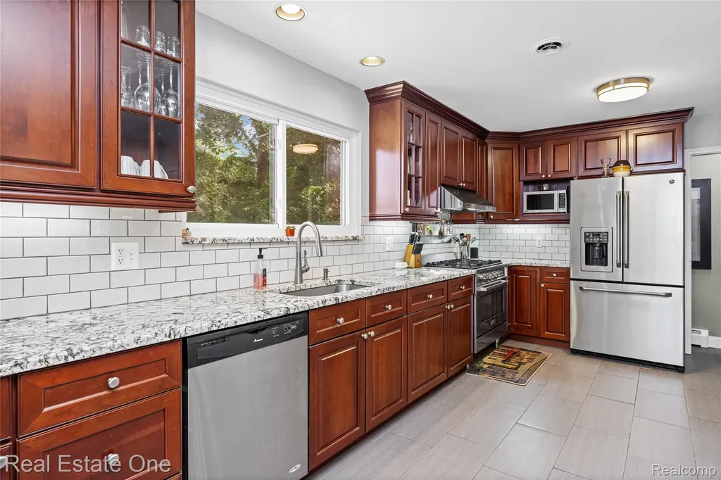 28330 E Blom Drive Harrison Charter Township MI 48045
