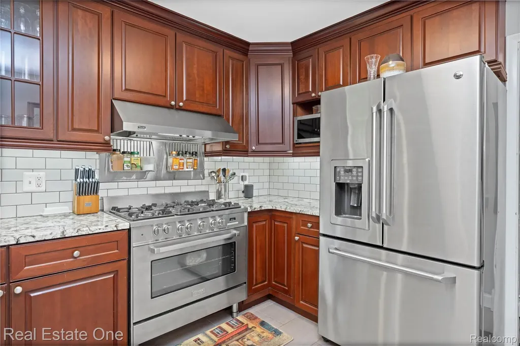 28330 E Blom Drive Harrison Charter Township MI 48045