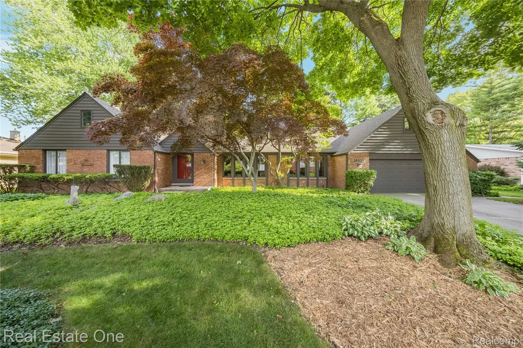 28330 E Blom Drive Harrison Charter Township MI 48045