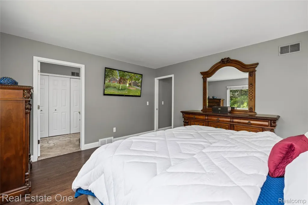 28330 E Blom Drive Harrison Charter Township MI 48045