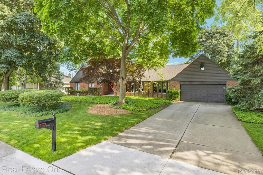 28330 E Blom Drive Harrison Charter Township MI 48045