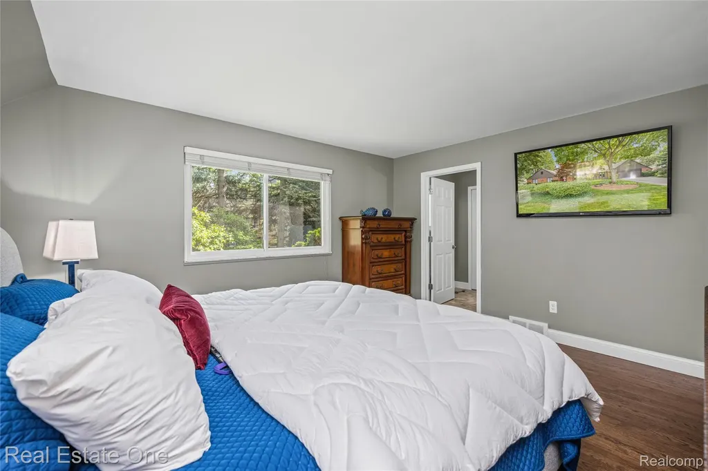 28330 E Blom Drive Harrison Charter Township MI 48045