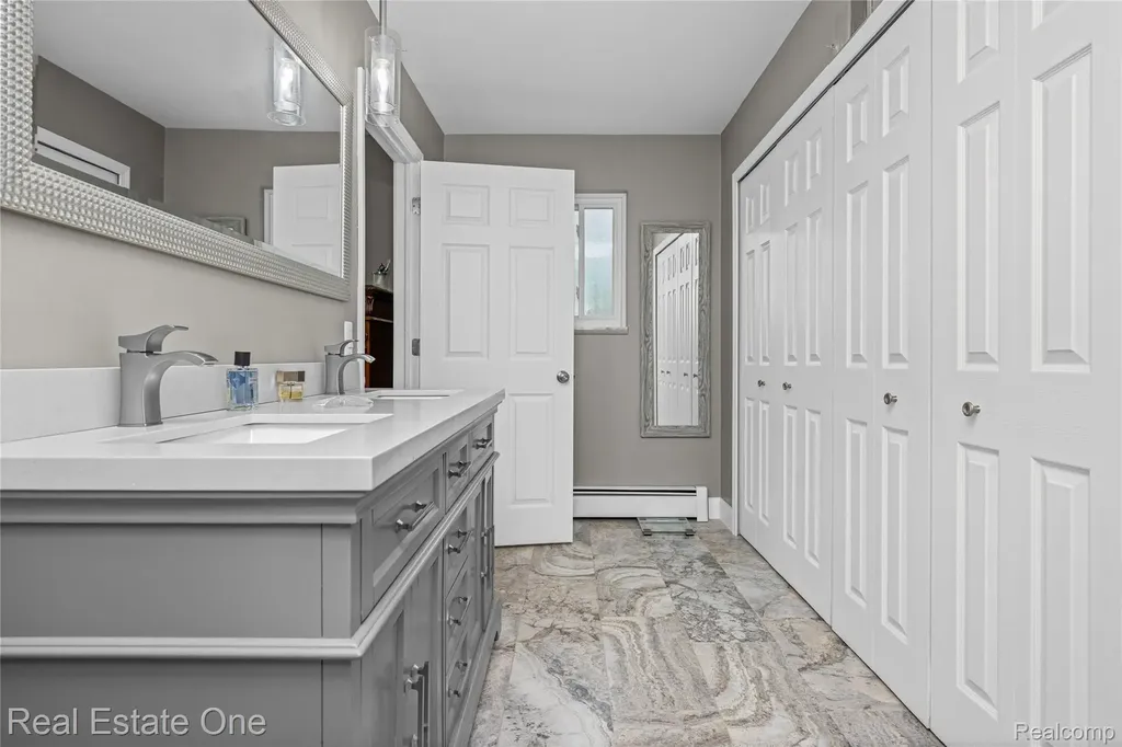 28330 E Blom Drive Harrison Charter Township MI 48045