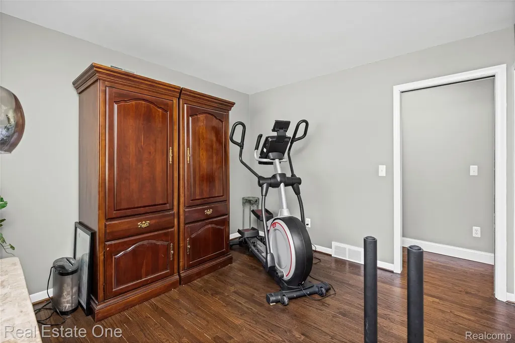 28330 E Blom Drive Harrison Charter Township MI 48045