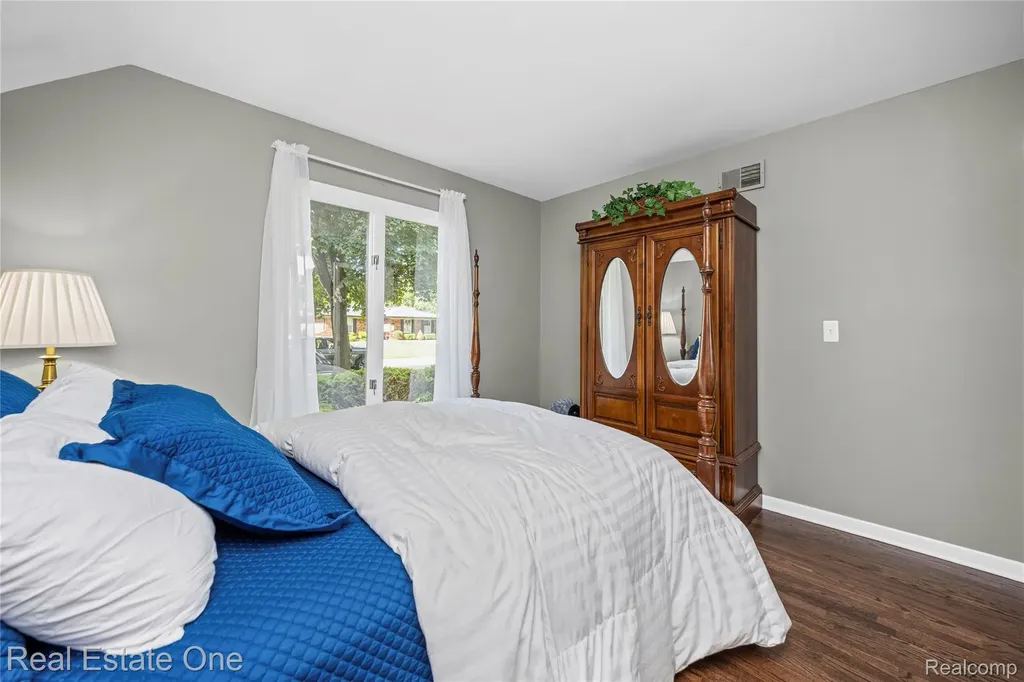 28330 E Blom Drive Harrison Charter Township MI 48045