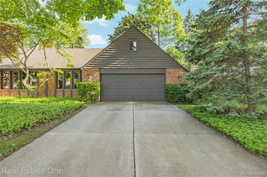 28330 E Blom Drive Harrison Charter Township MI 48045