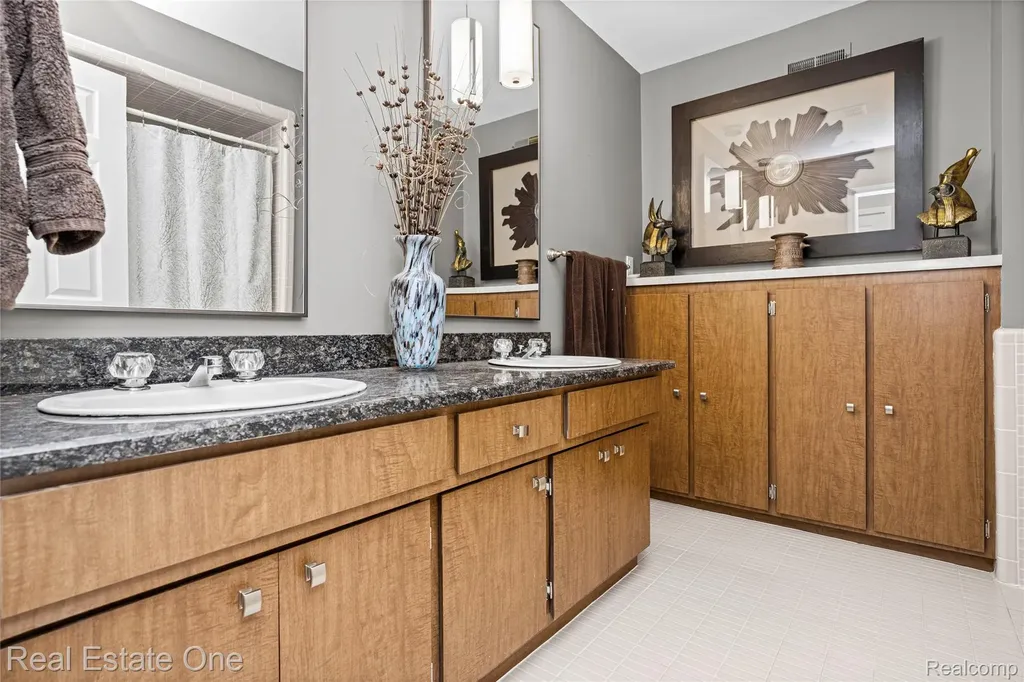 28330 E Blom Drive Harrison Charter Township MI 48045