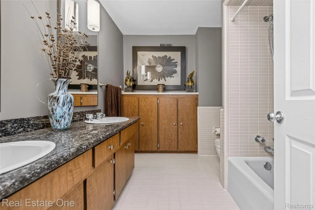 28330 E Blom Drive Harrison Charter Township MI 48045