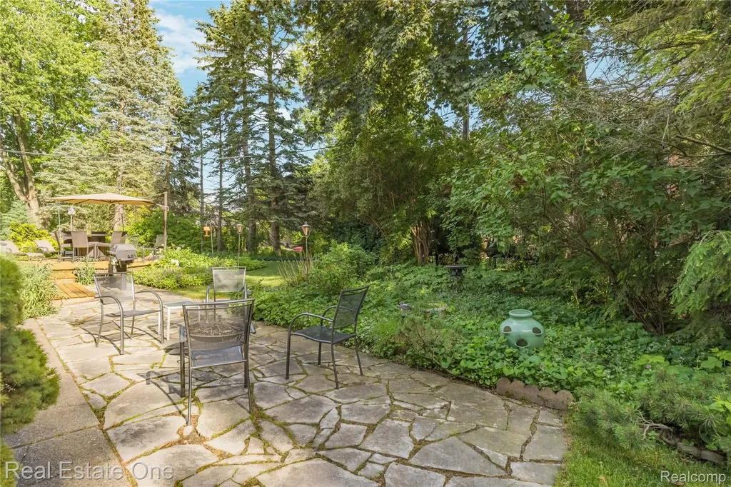 28330 E Blom Drive Harrison Charter Township MI 48045