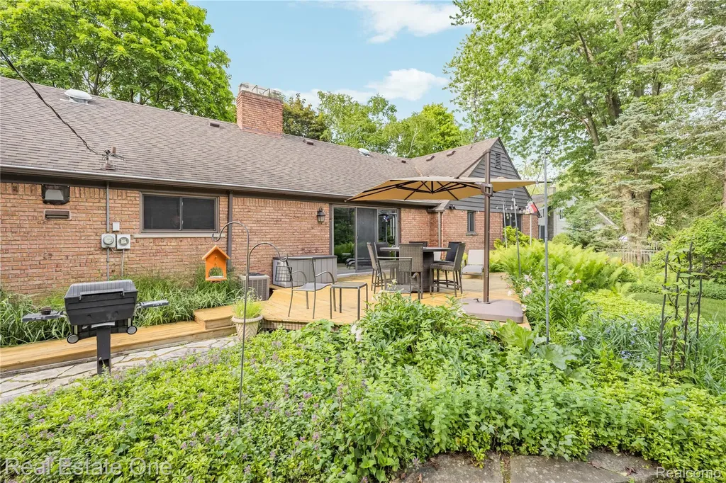 28330 E Blom Drive Harrison Charter Township MI 48045