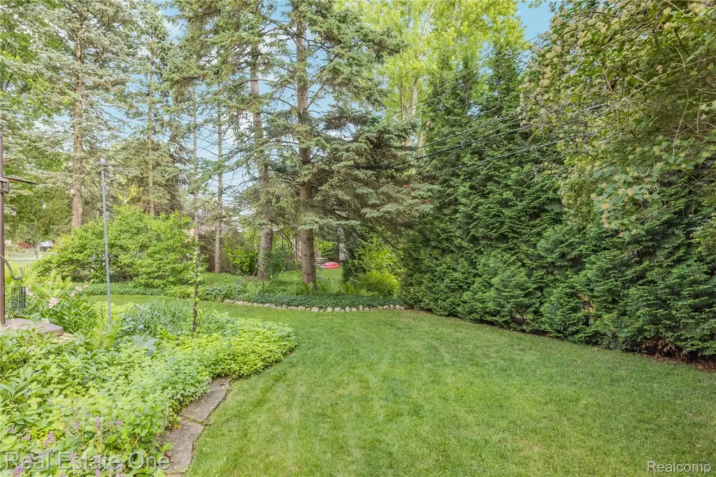 28330 E Blom Drive Harrison Charter Township MI 48045