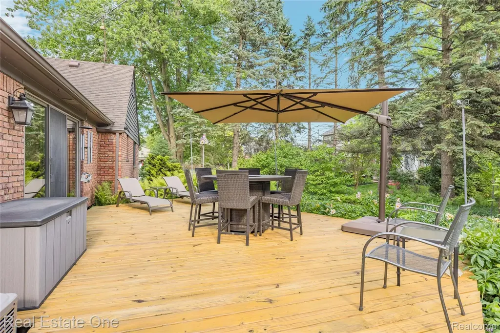28330 E Blom Drive Harrison Charter Township MI 48045