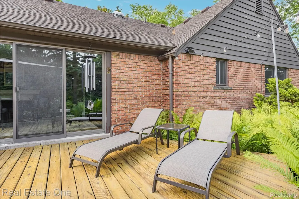28330 E Blom Drive Harrison Charter Township MI 48045