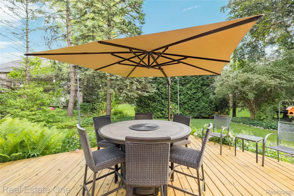 28330 E Blom Drive Harrison Charter Township MI 48045