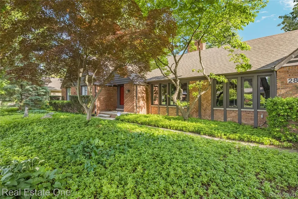 28330 E Blom Drive Harrison Charter Township MI 48045