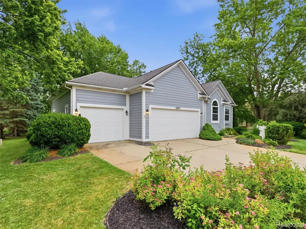 12311 Water Greens Court Fenton Charter Township MI 48430