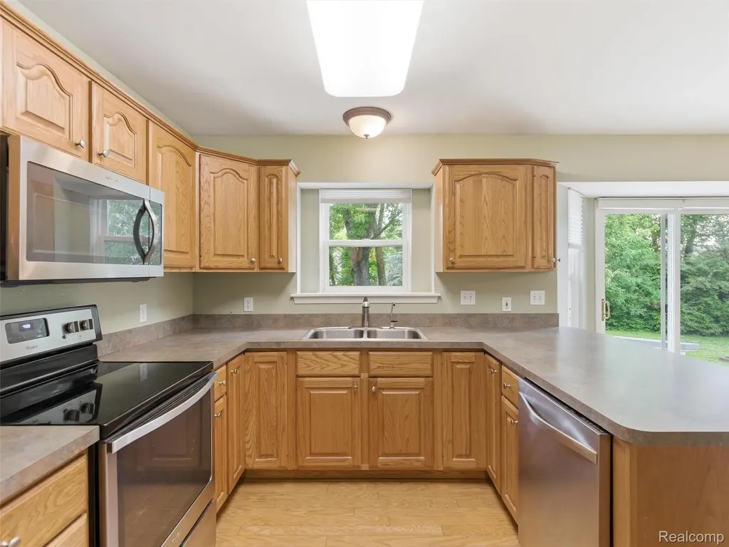 12311 Water Greens Court Fenton Charter Township MI 48430