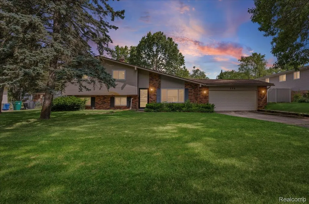 226 Ruppert Street Commerce Charter Township MI 48382