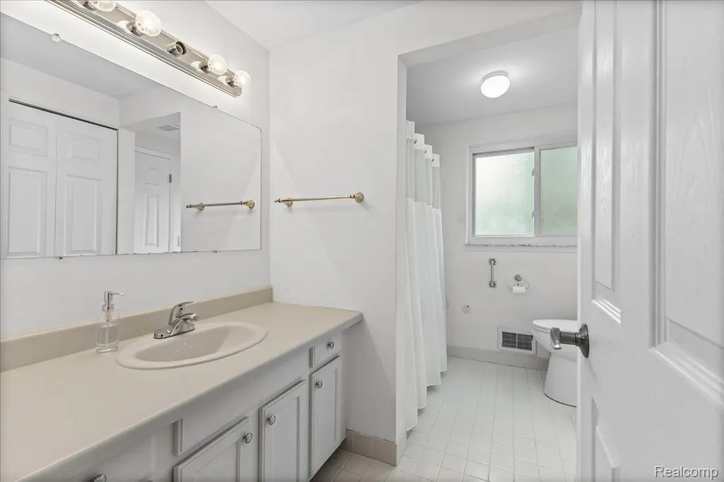 226 Ruppert Street Commerce Charter Township MI 48382