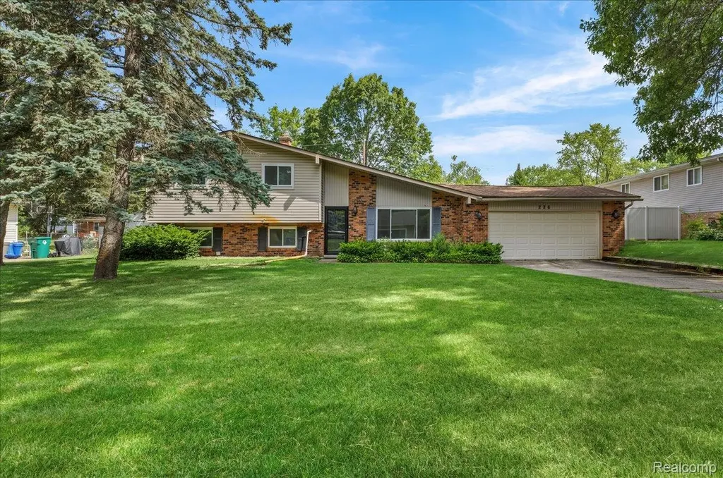 226 Ruppert Street Commerce Charter Township MI 48382