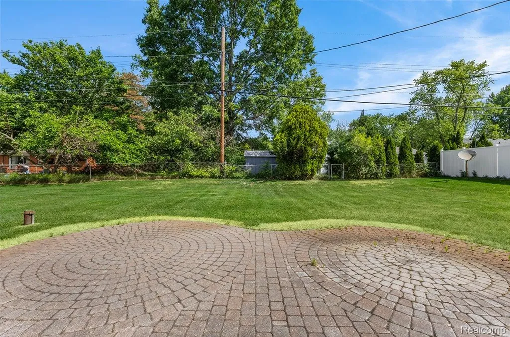 226 Ruppert Street Commerce Charter Township MI 48382
