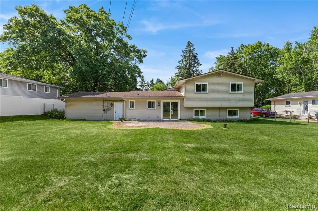 226 Ruppert Street Commerce Charter Township MI 48382