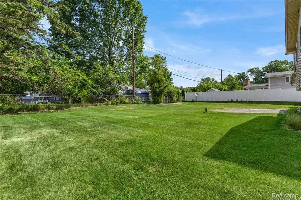 226 Ruppert Street Commerce Charter Township MI 48382