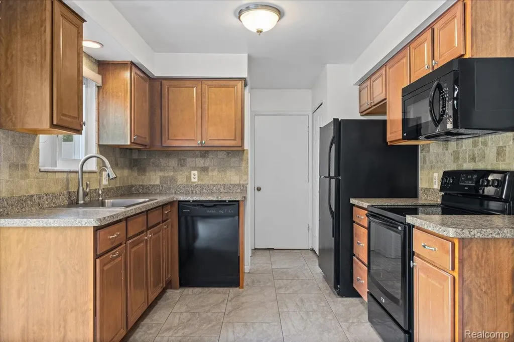 226 Ruppert Street Commerce Charter Township MI 48382