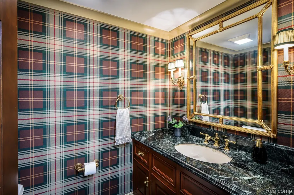 4269 N Willoway Estates Court Bloomfield Hills City MI 48302