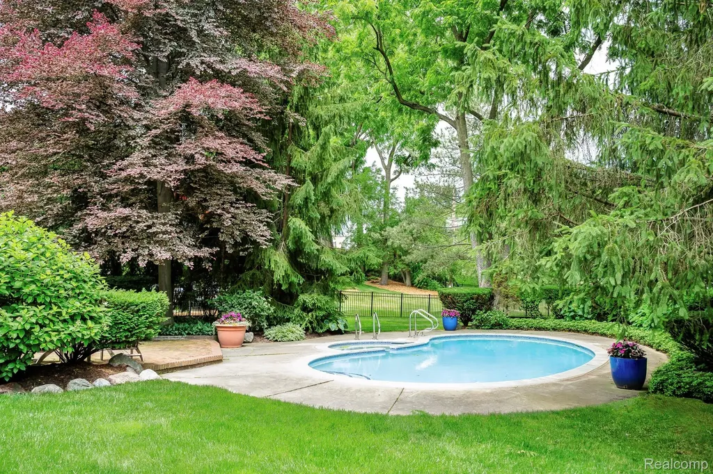4269 N Willoway Estates Court Bloomfield Hills City MI 48302
