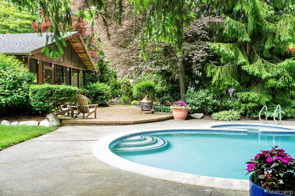 4269 N Willoway Estates Court Bloomfield Hills City MI 48302