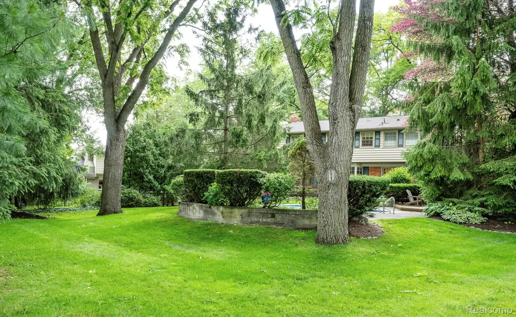 4269 N Willoway Estates Court Bloomfield Hills City MI 48302