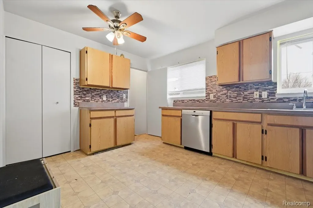 4759 Bernice Avenue Warren City MI 48091