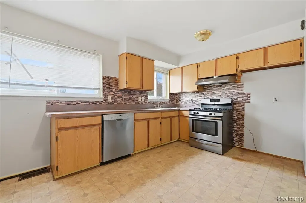 4759 Bernice Avenue Warren City MI 48091