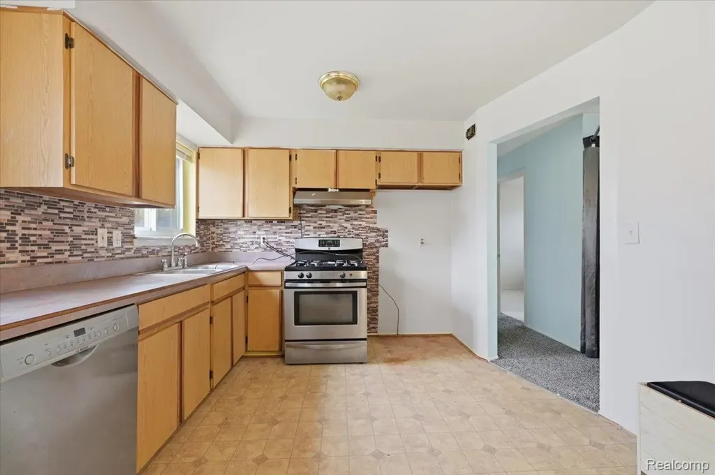 4759 Bernice Avenue Warren City MI 48091