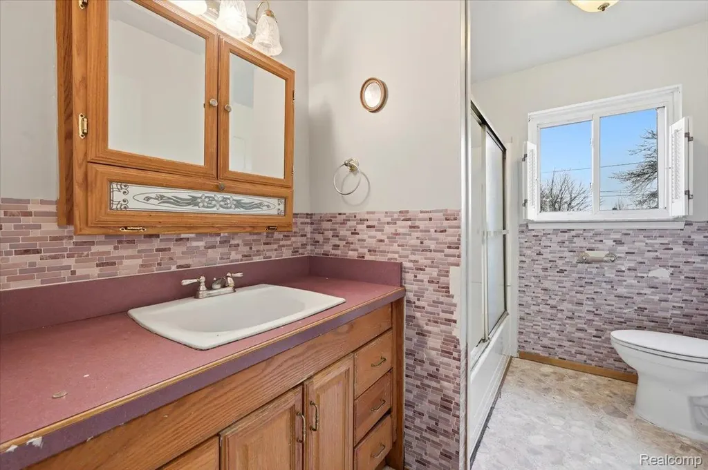 4759 Bernice Avenue Warren City MI 48091