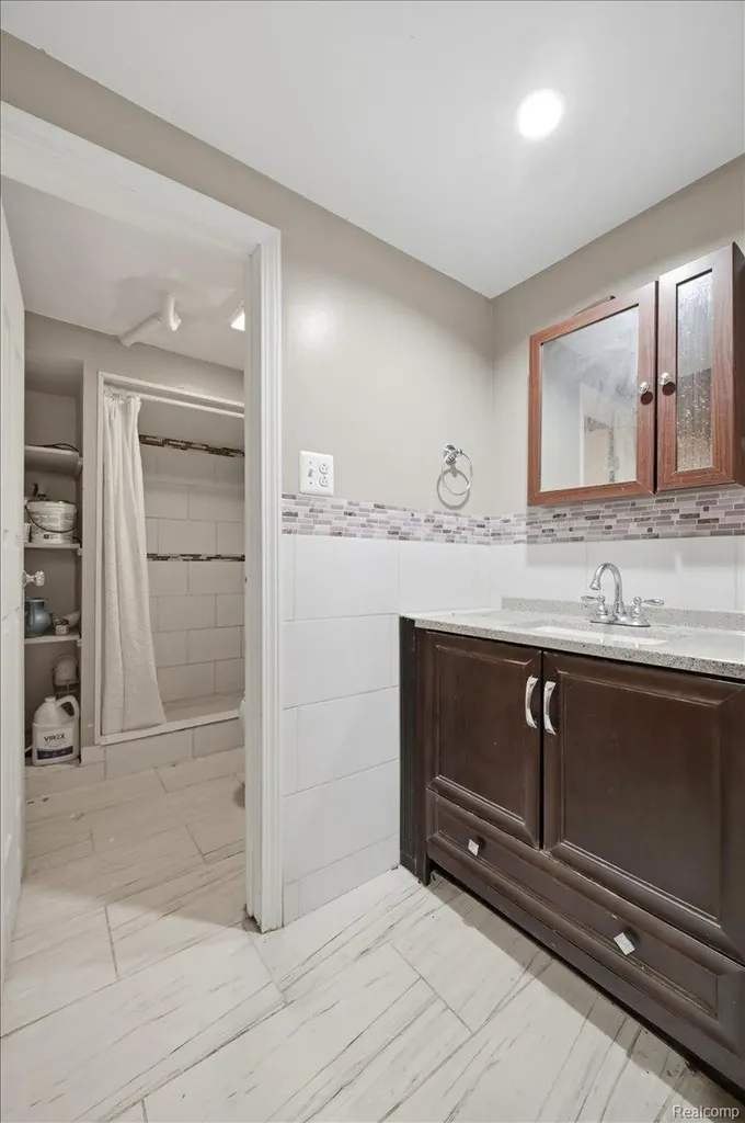 4759 Bernice Avenue Warren City MI 48091