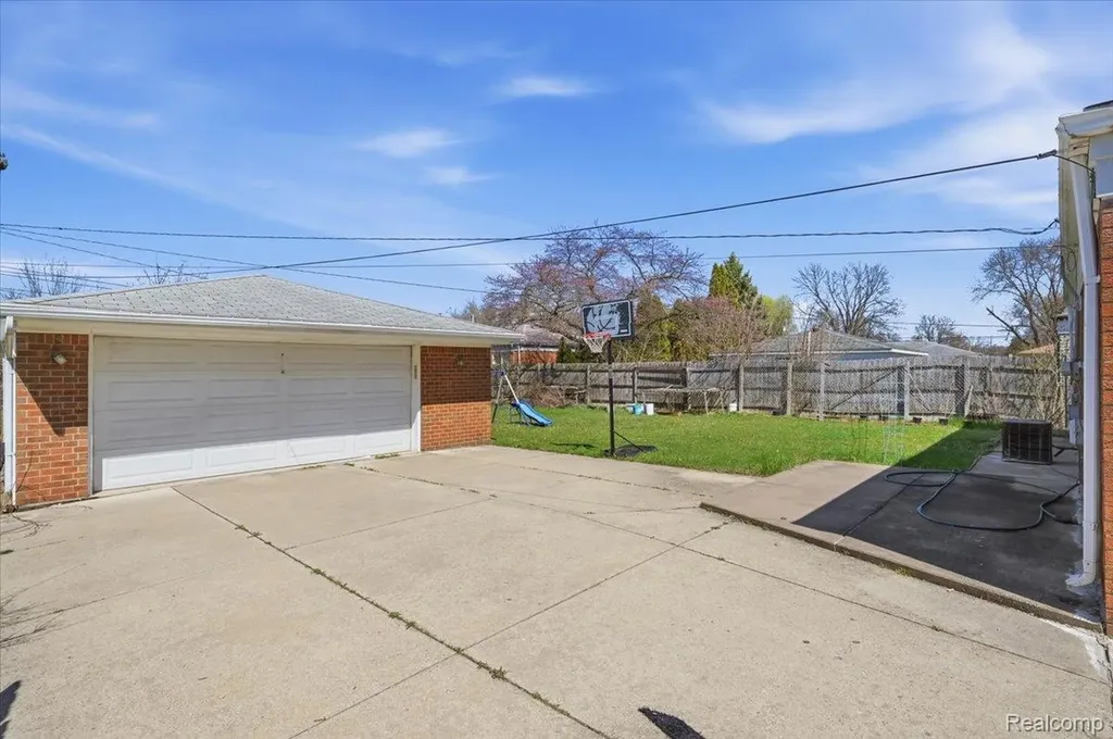 4759 Bernice Avenue Warren City MI 48091