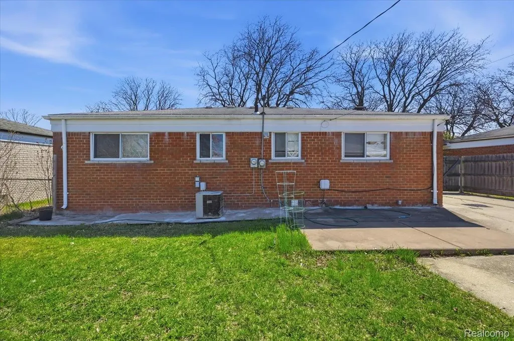 4759 Bernice Avenue Warren City MI 48091