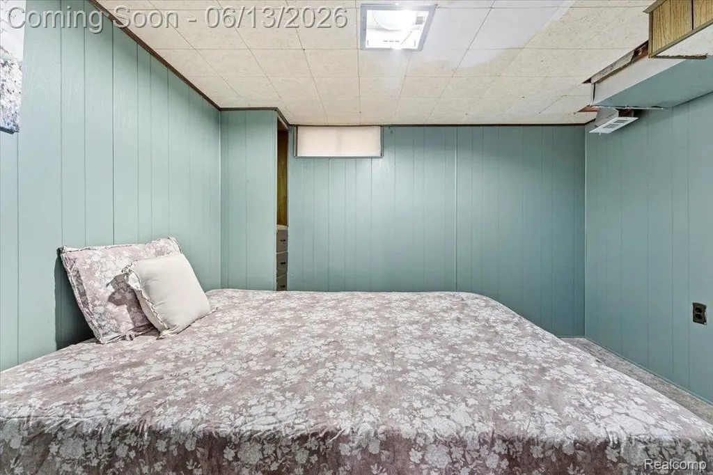 2960 Bailey Avenue Lincoln Park City MI 48146