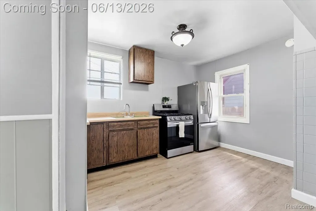 2960 Bailey Avenue Lincoln Park City MI 48146