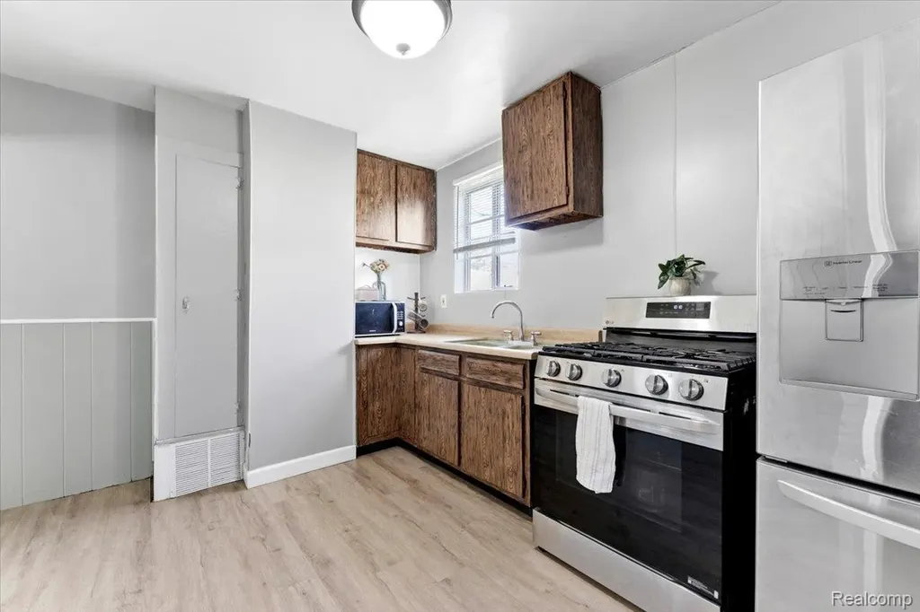 2960 Bailey Avenue Lincoln Park City MI 48146