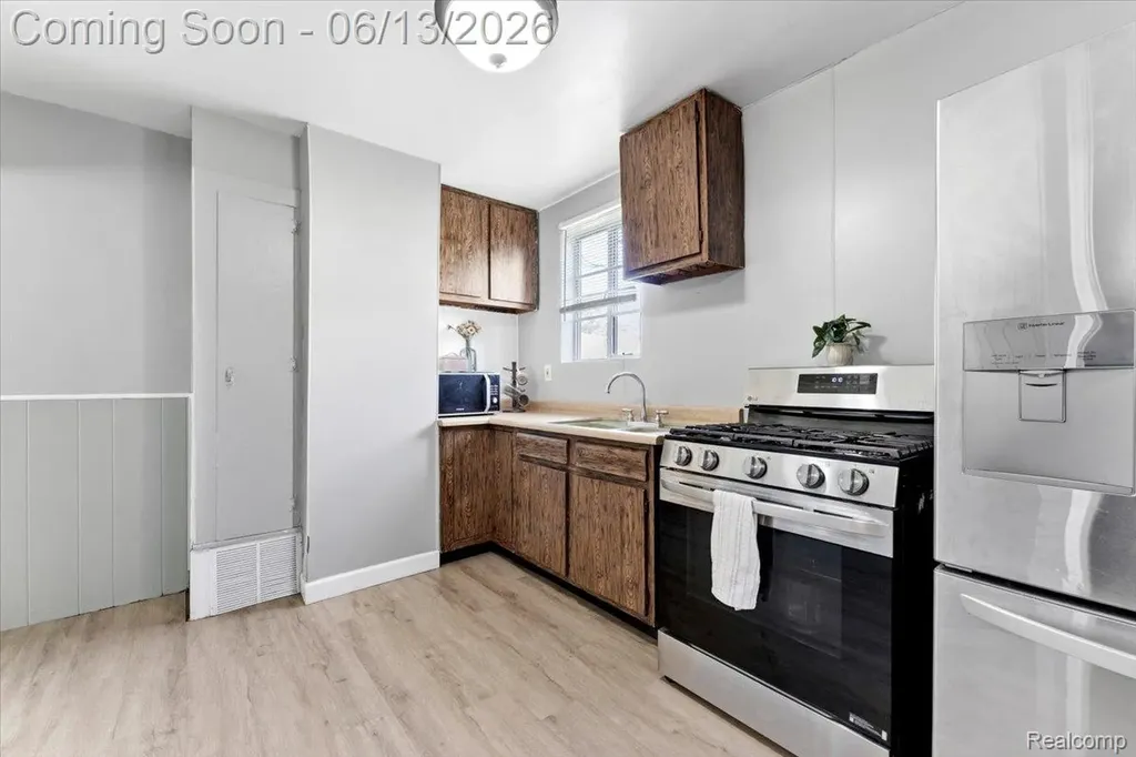 2960 Bailey Avenue Lincoln Park City MI 48146
