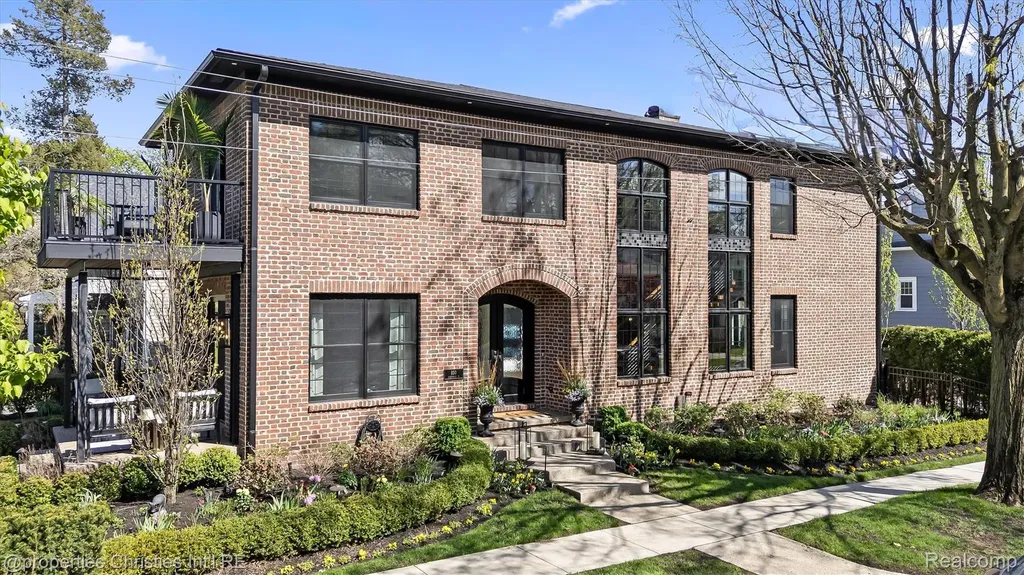 850 Greenwood Street Birmingham City MI 48009