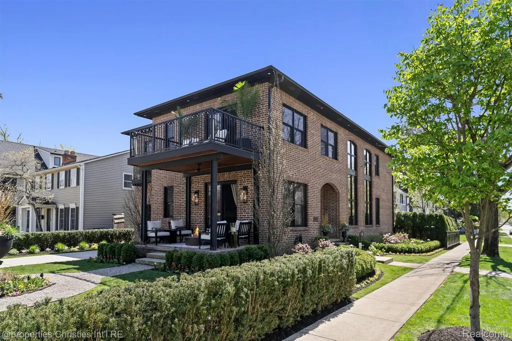 850 Greenwood Street Birmingham City MI 48009