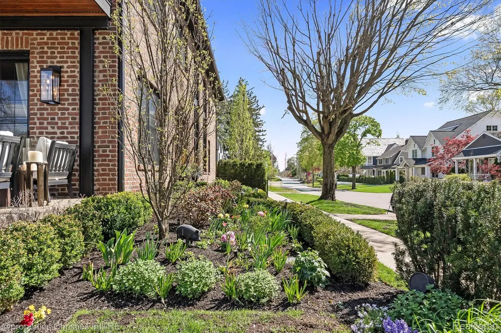 850 Greenwood Street Birmingham City MI 48009