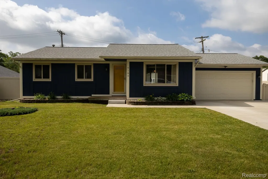 9185 Ashdown Avenue White Lake Charter Township MI 48386