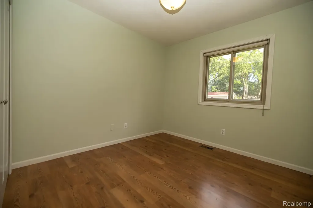 9185 Ashdown Avenue White Lake Charter Township MI 48386