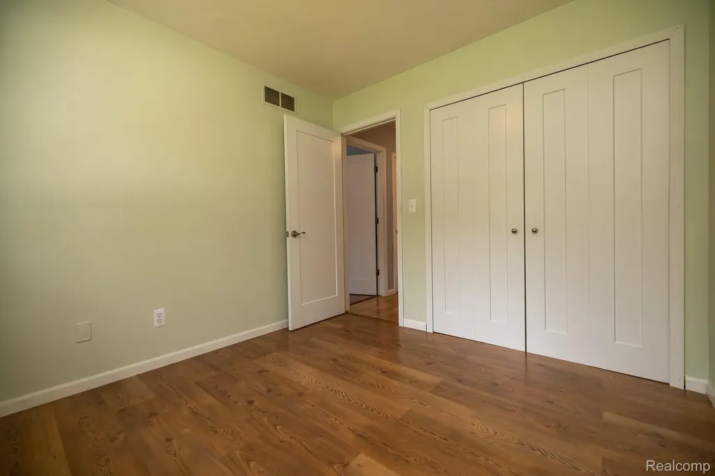 9185 Ashdown Avenue White Lake Charter Township MI 48386
