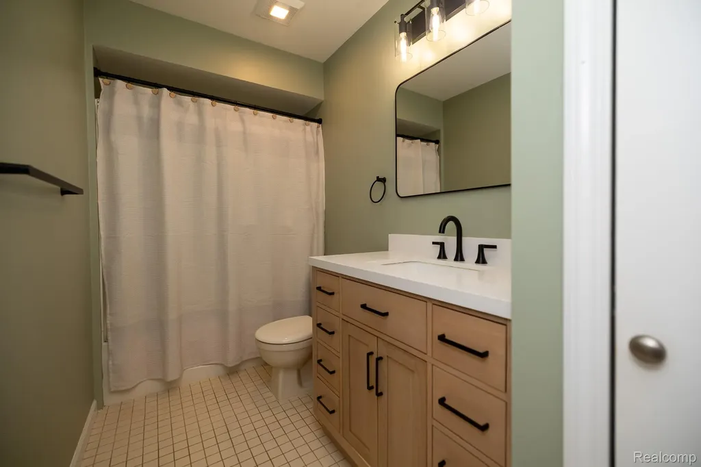 9185 Ashdown Avenue White Lake Charter Township MI 48386